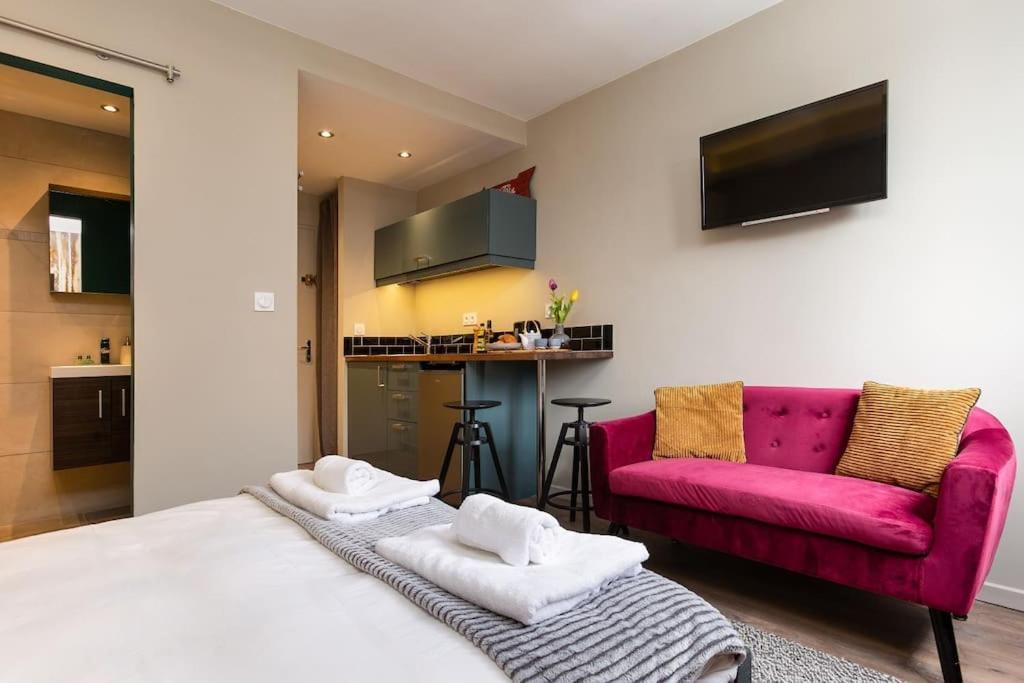 Beautiful Cosy, Modern In Centre Apartment